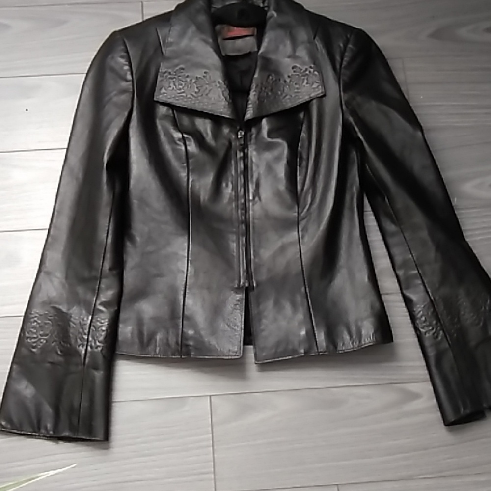 ⭐️Danier Leather Jacket - Picture 4 of 14
